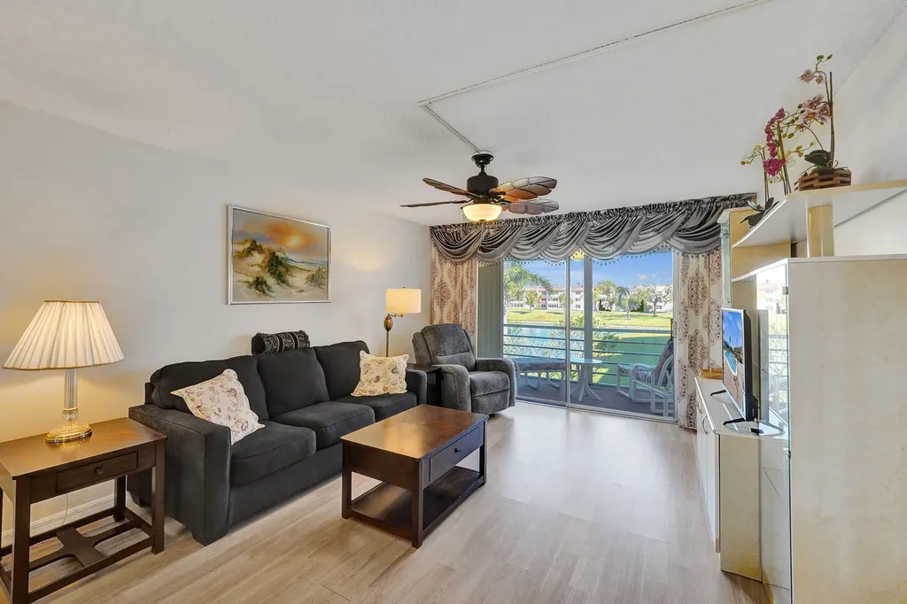 9421 Sunrise Lakes Boulevard Sunrise FL 33322