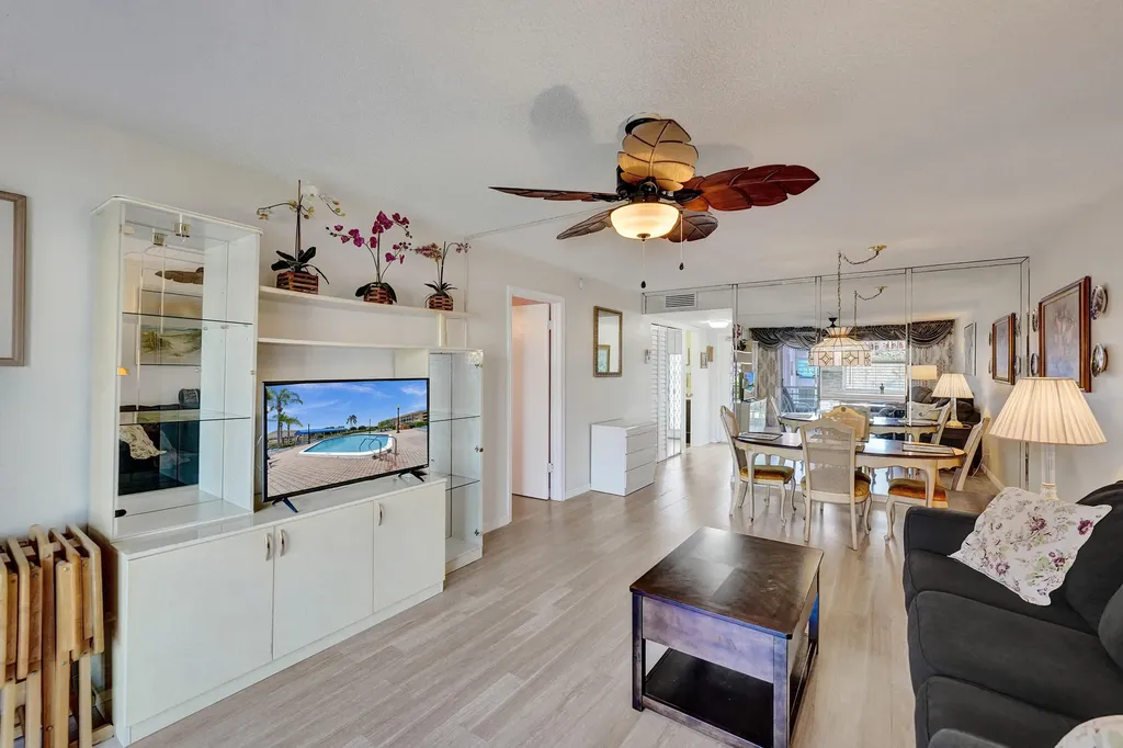 9421 Sunrise Lakes Boulevard Sunrise FL 33322