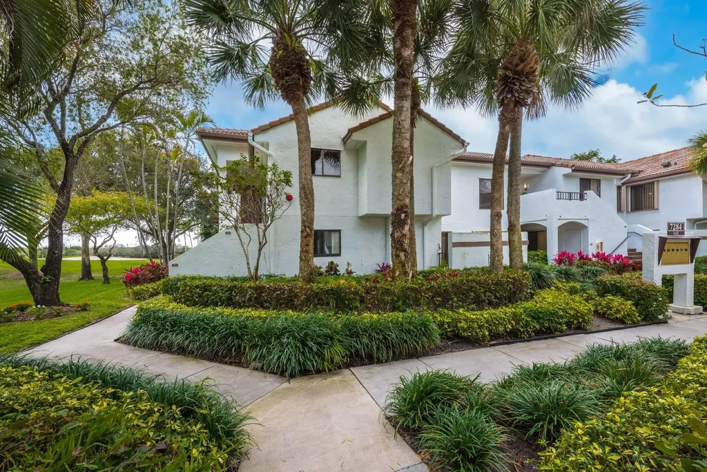 7284 Clunie Place Delray Beach FL 33446