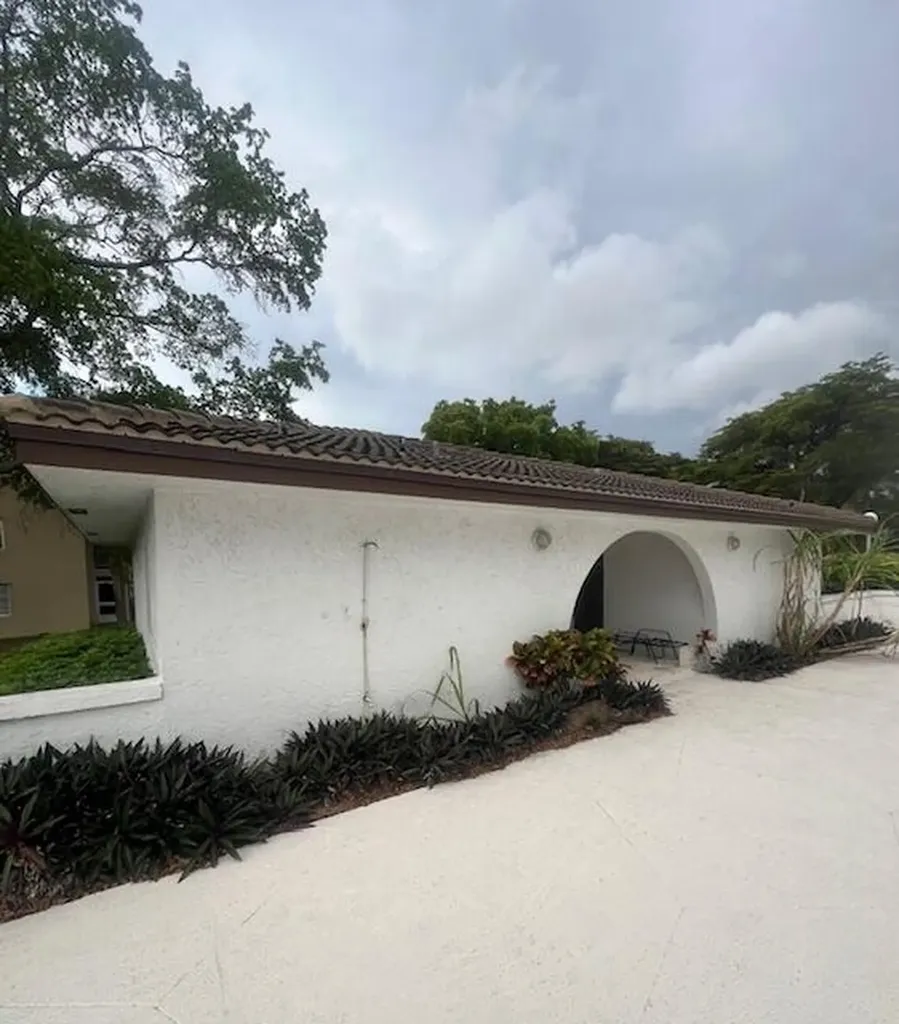 2700 Riverside Drive Coral Springs FL 33065