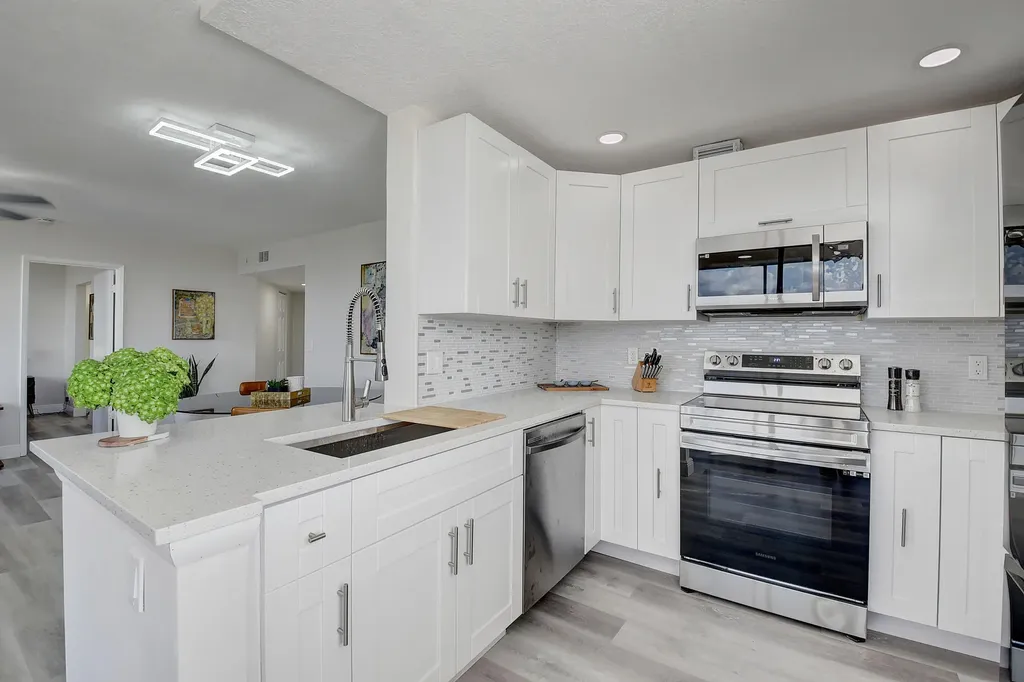 600 Egret Circle Delray Beach FL 33444