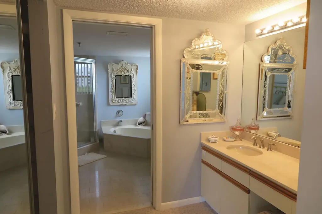 7578 Regency Lake Drive Boca Raton FL 33433