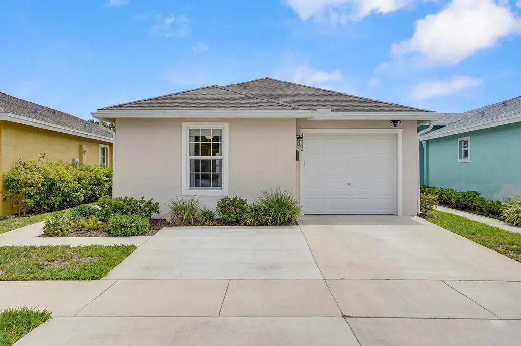 4332 NW 1st Terrace Deerfield Beach FL 33064