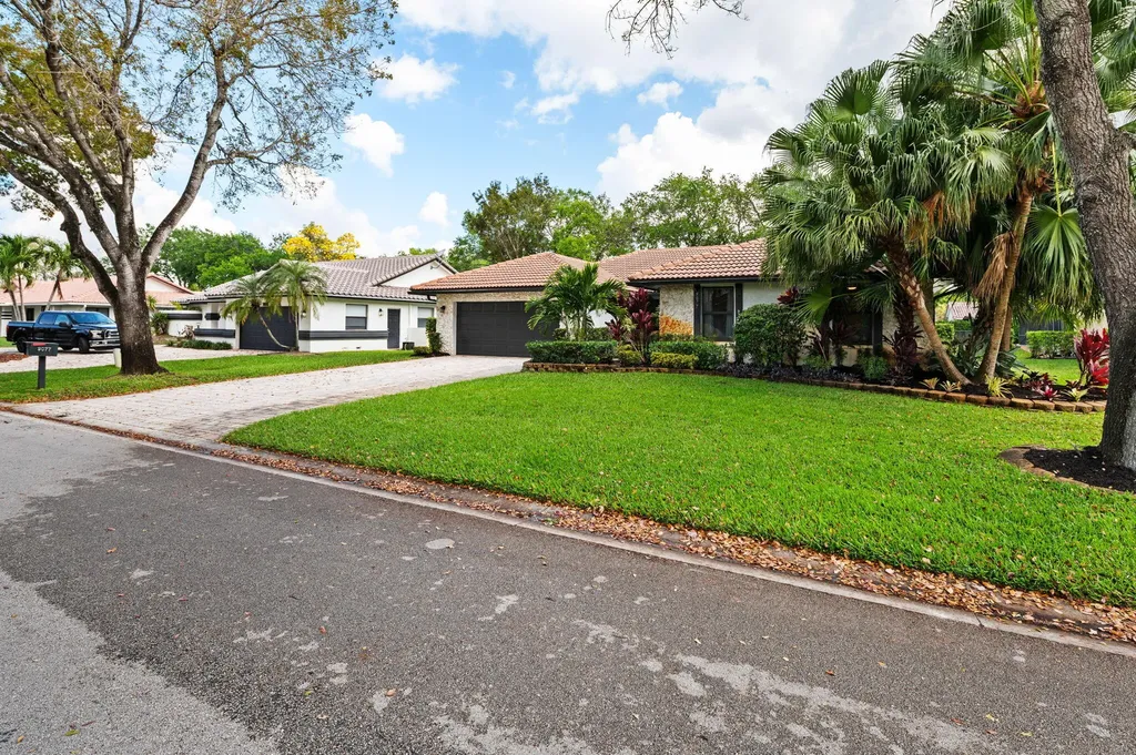 9077 NW 49th Place Coral Springs FL 33067