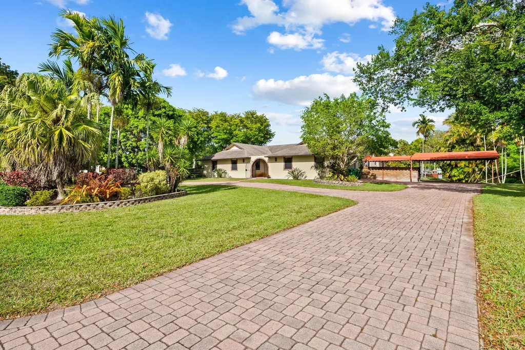 5500 SW 111th Terrace Davie FL 33328