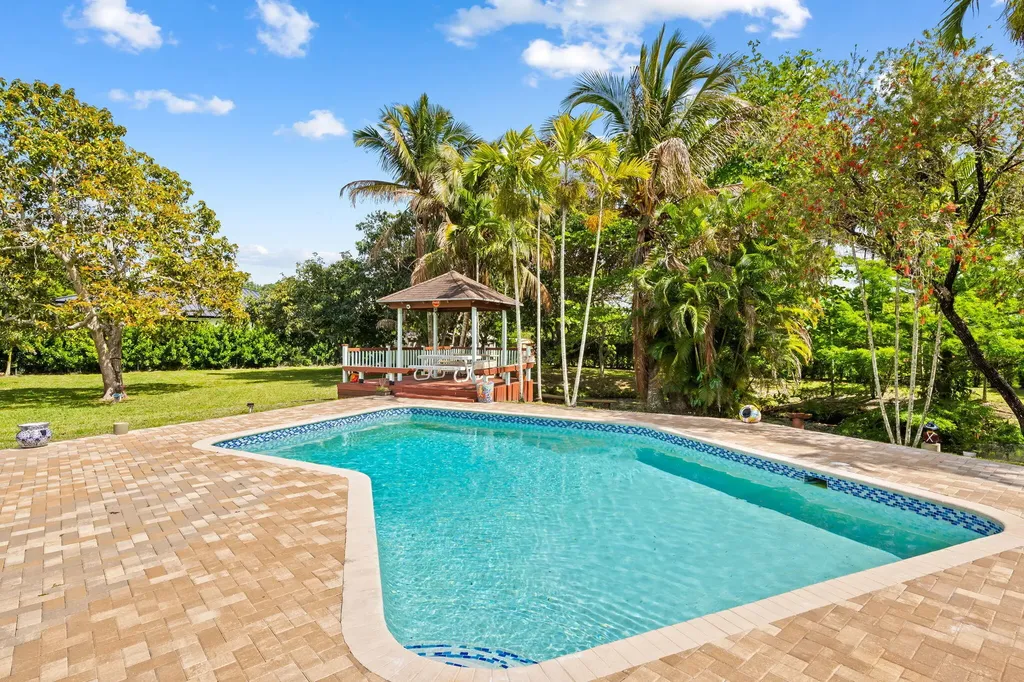 5500 SW 111th Terrace Davie FL 33328