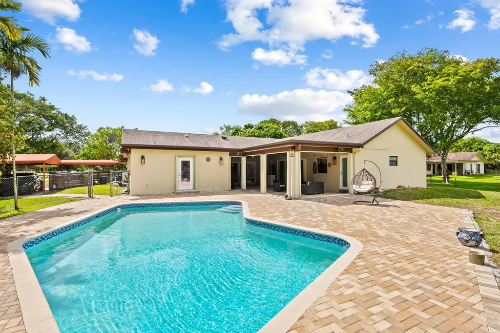 5500 SW 111th Terrace Davie FL 33328