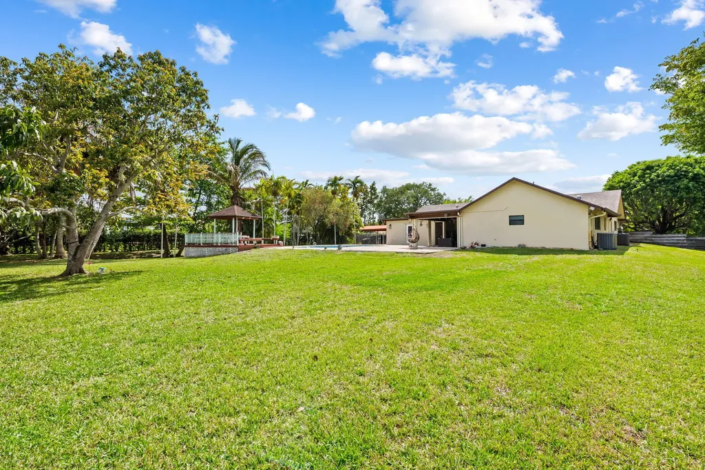 5500 SW 111th Terrace Davie FL 33328