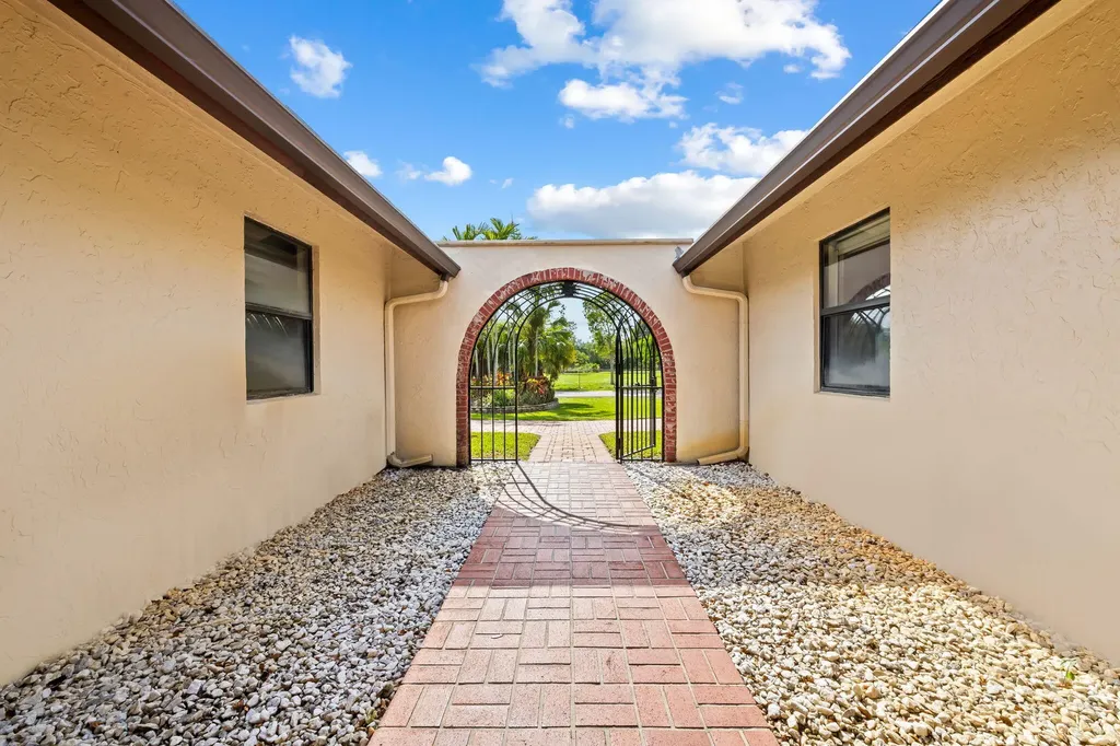 5500 SW 111th Terrace Davie FL 33328