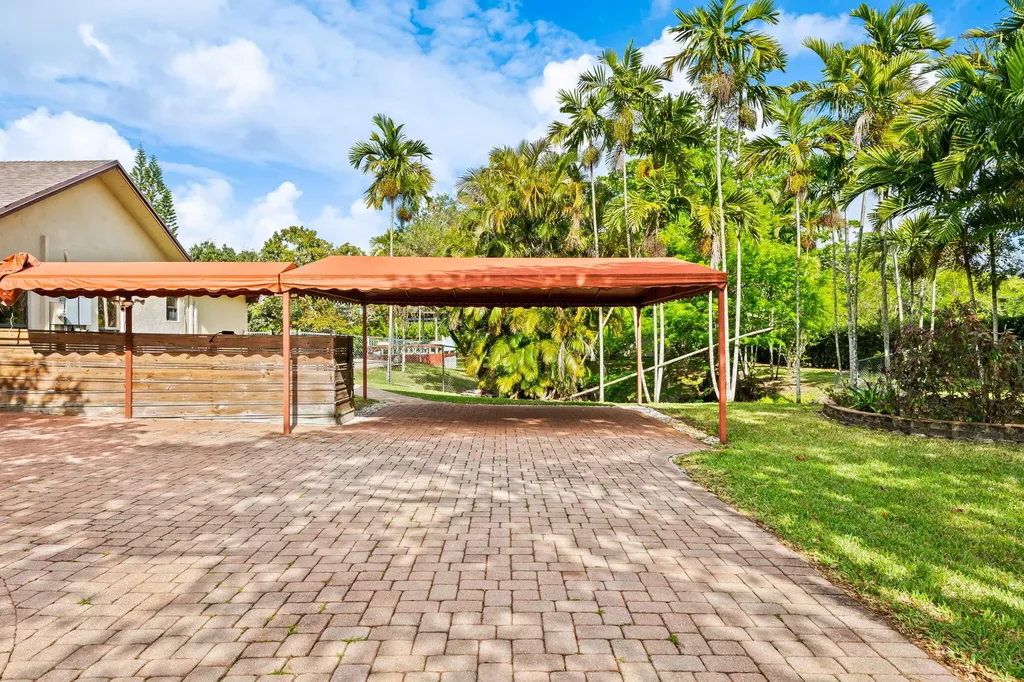 5500 SW 111th Terrace Davie FL 33328