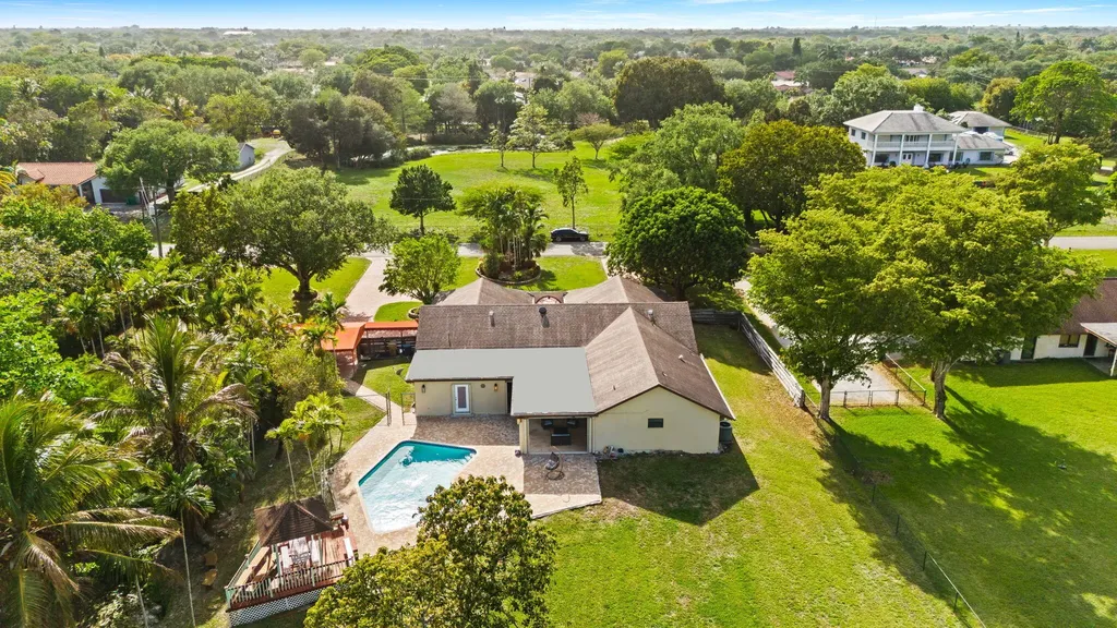 5500 SW 111th Terrace Davie FL 33328