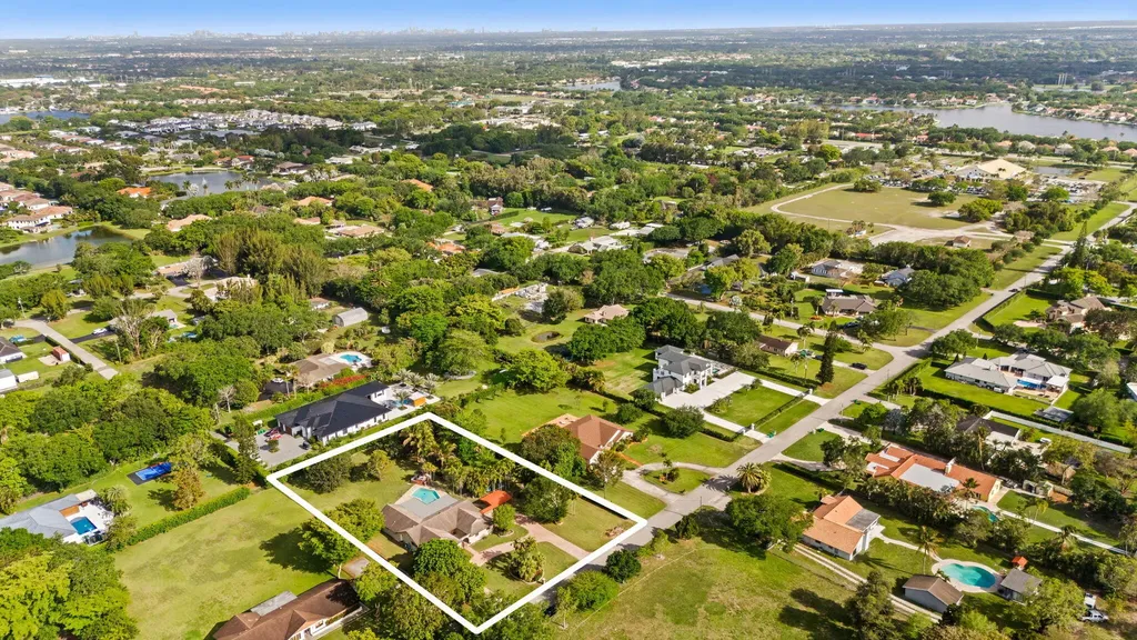 5500 SW 111th Terrace Davie FL 33328
