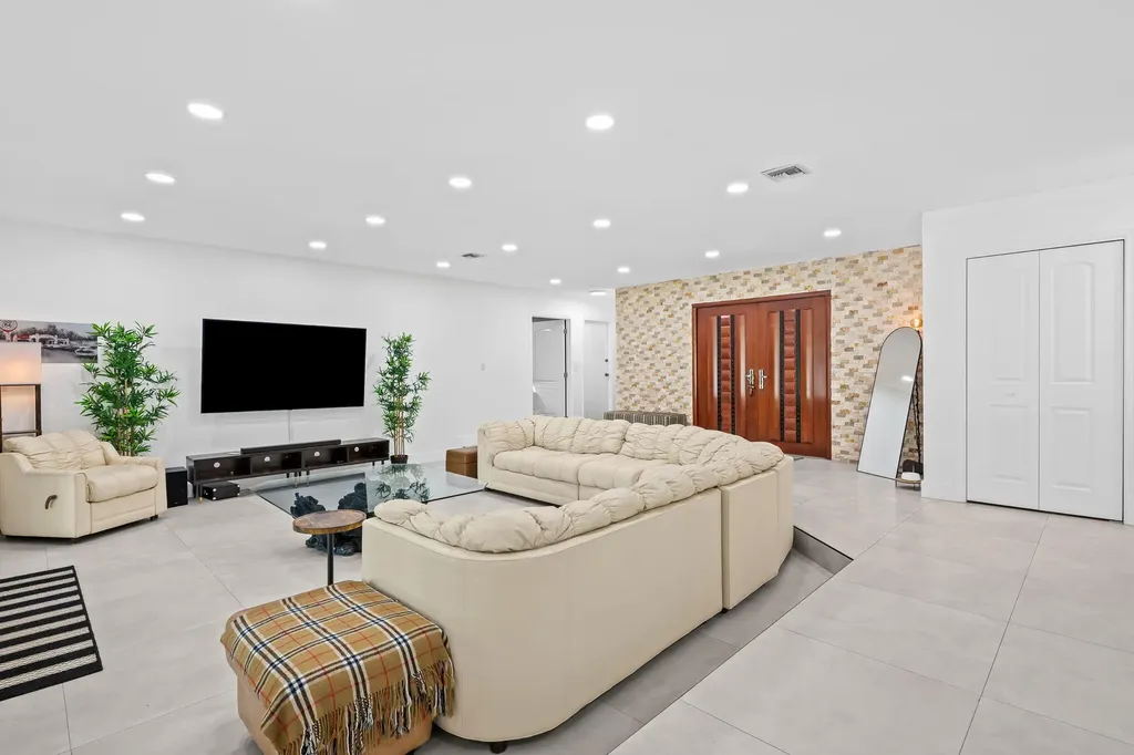 5500 SW 111th Terrace Davie FL 33328