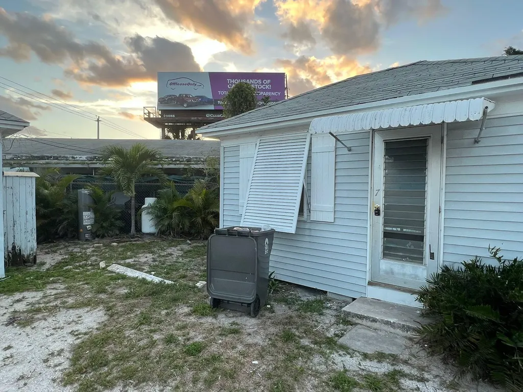 2843 Forest Hill Boulevard West Palm Beach FL 33406