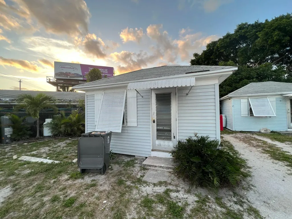2843 Forest Hill Boulevard West Palm Beach FL 33406