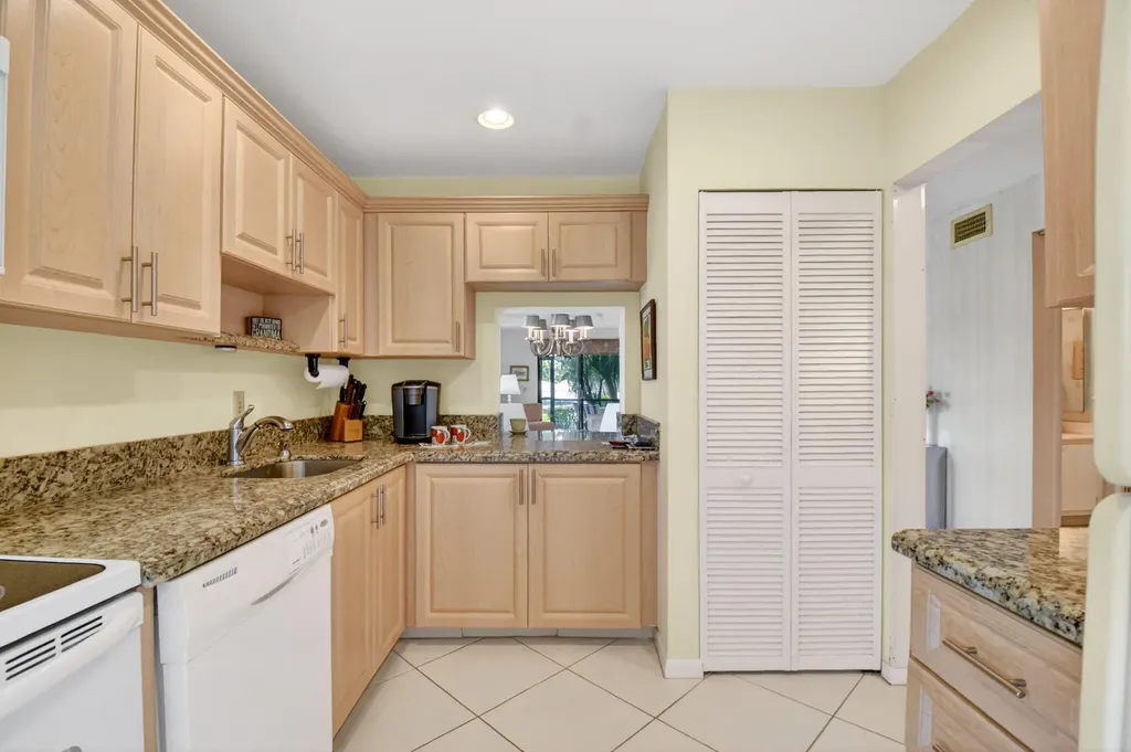 10 Southport Lane Boynton Beach FL 33436