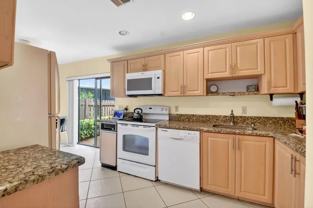 10 Southport Lane Boynton Beach FL 33436
