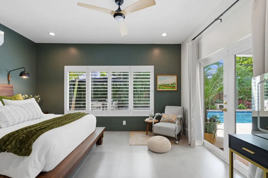 450 NE 5th Circle Boca Raton FL 33431