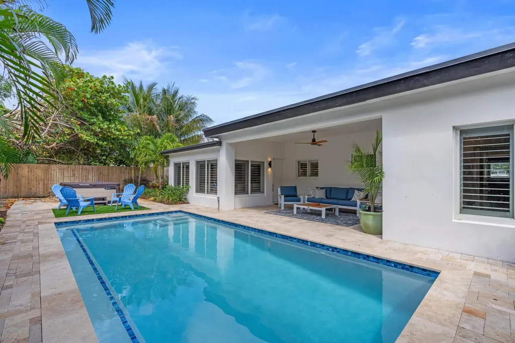 450 NE 5th Circle Boca Raton FL 33431