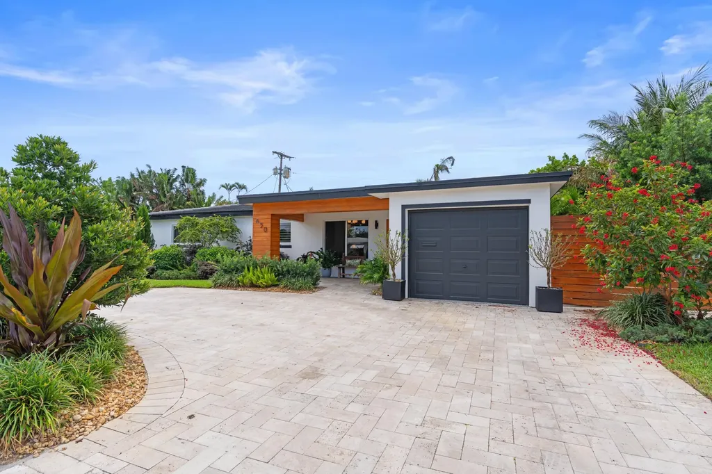 450 NE 5th Circle Boca Raton FL 33431