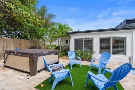 450 NE 5th Circle Boca Raton FL 33431