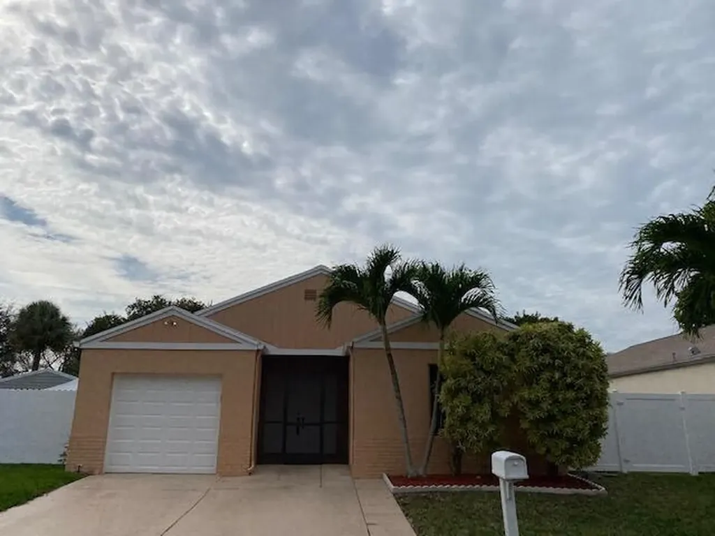 41 Buxton Lane Boynton Beach FL 33426