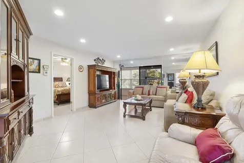4270 NW 40th Street Lauderdale Lakes FL 33319