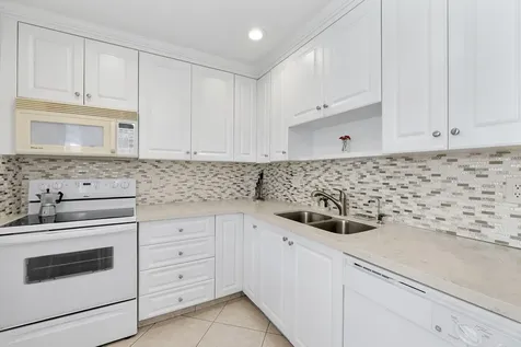 4270 NW 40th Street Lauderdale Lakes FL 33319
