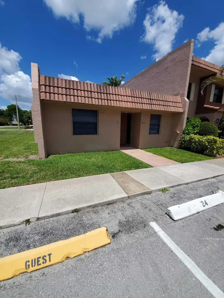 24 Laredo Place Davie FL 33324
