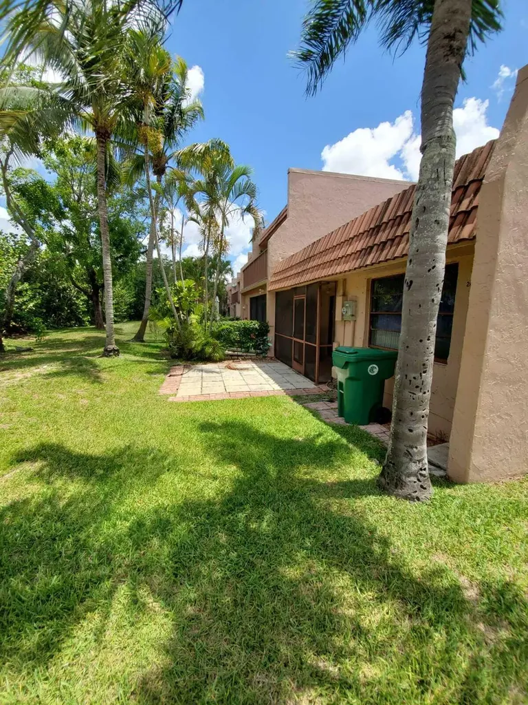 24 Laredo Place Davie FL 33324