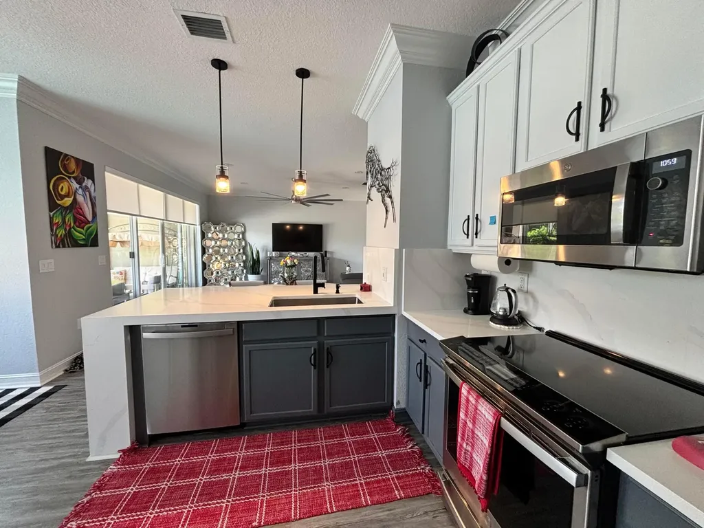 8219 Calabria Lakes Drive Boynton Beach FL 33473