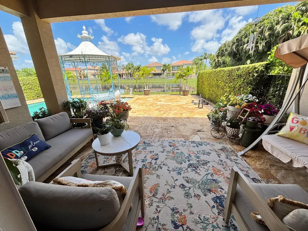 8219 Calabria Lakes Drive Boynton Beach FL 33473
