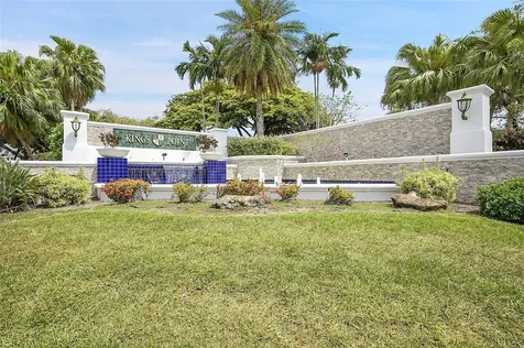 9425 S Belfort Circle Tamarac FL 33321