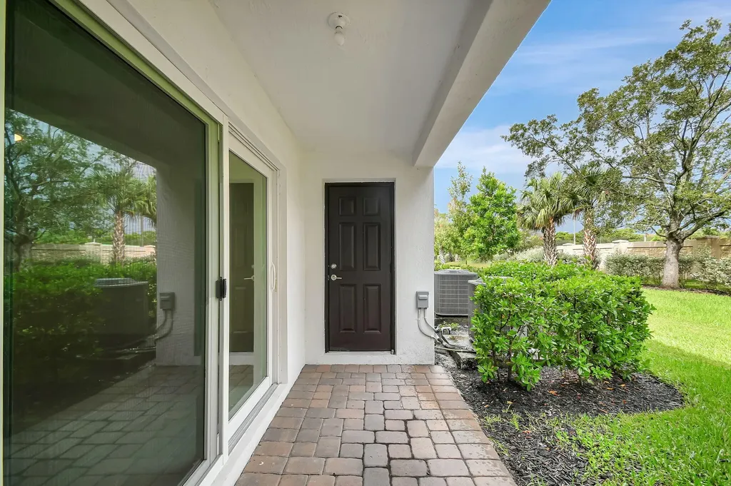 6851 Broadwater Lane Lake Worth FL 33467