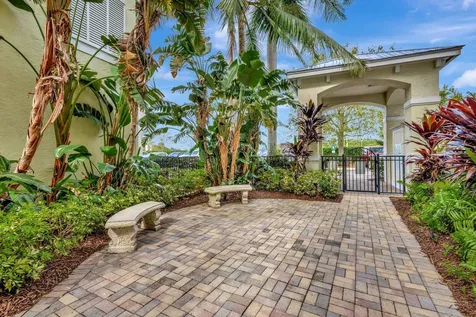 975 NW Flagler Avenue Stuart FL 34994