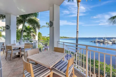 975 NW Flagler Avenue Stuart FL 34994