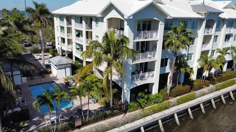 975 NW Flagler Avenue Stuart FL 34994