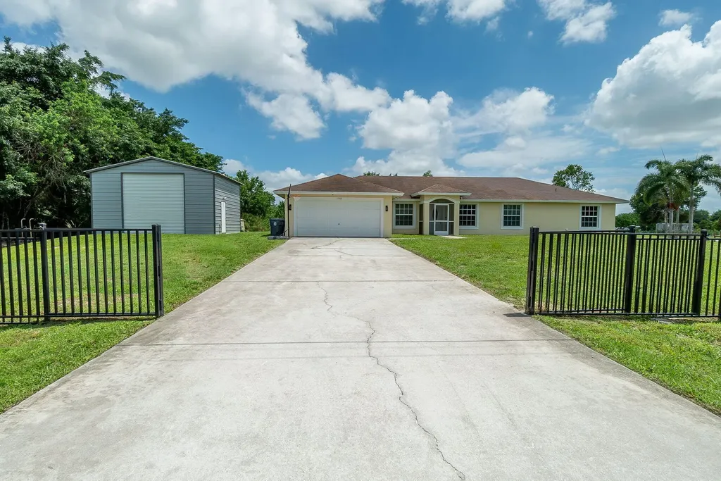 17468 N 38th Road Road N The Acreage FL 33470