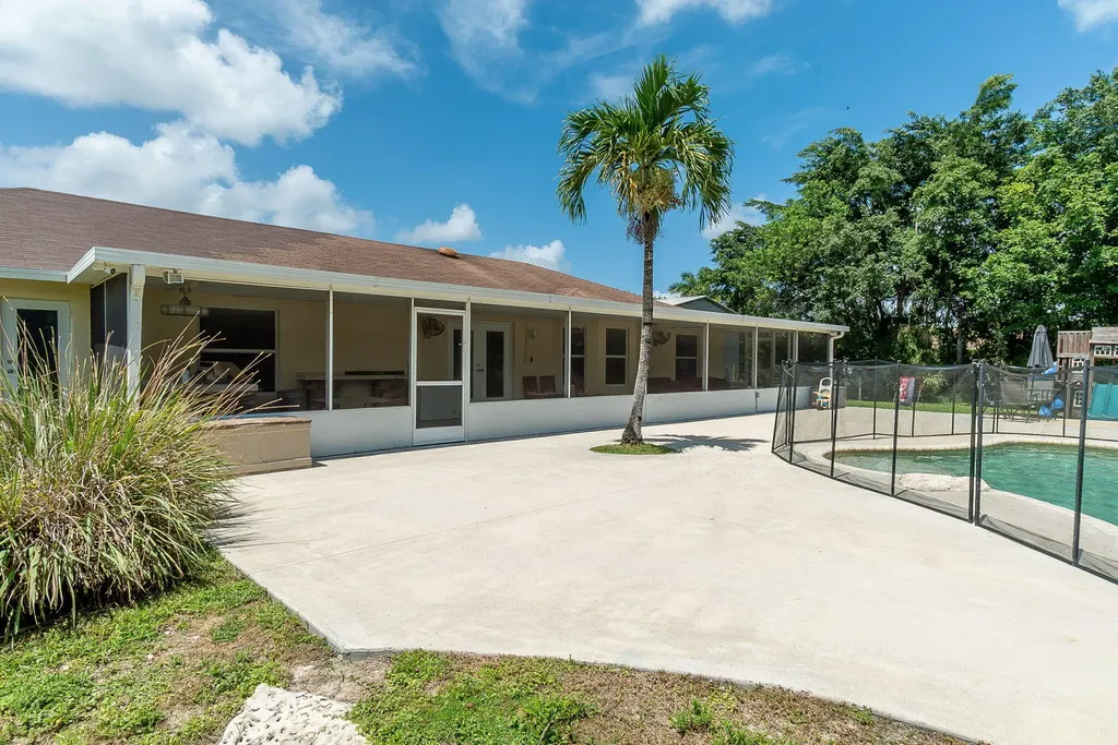 17468 N 38th Road Road N The Acreage FL 33470