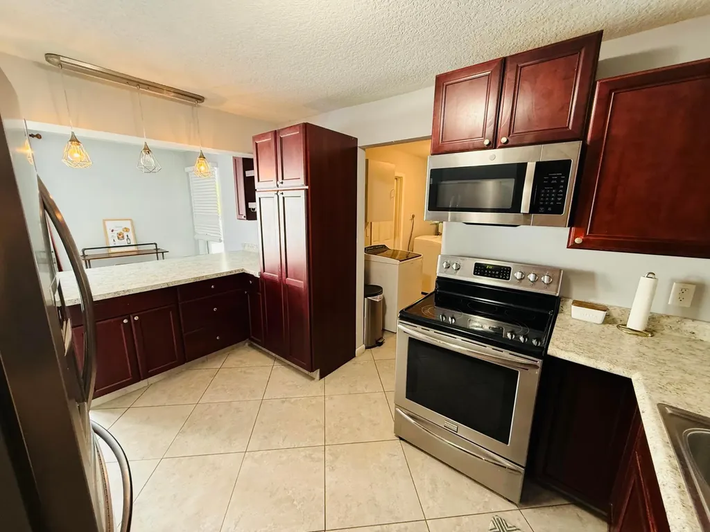 6719 Eastview Drive Lake Worth FL 33462