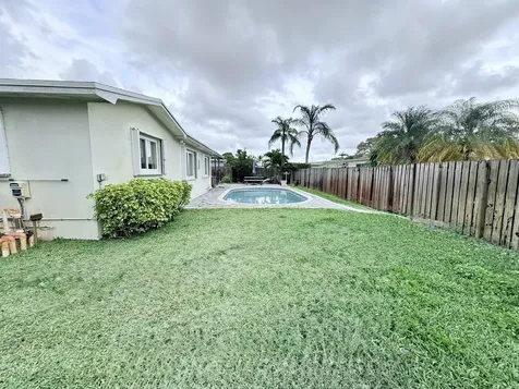 10900 NW 18th Place Pembroke Pines FL 33026