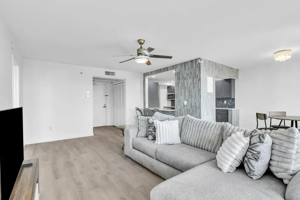 859 Jeffery Street SE Boca Raton FL 33487