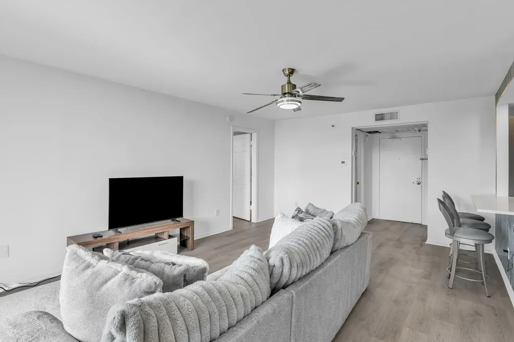 859 Jeffery Street SE Boca Raton FL 33487