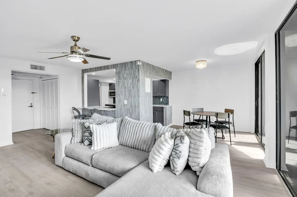 859 Jeffery Street SE Boca Raton FL 33487