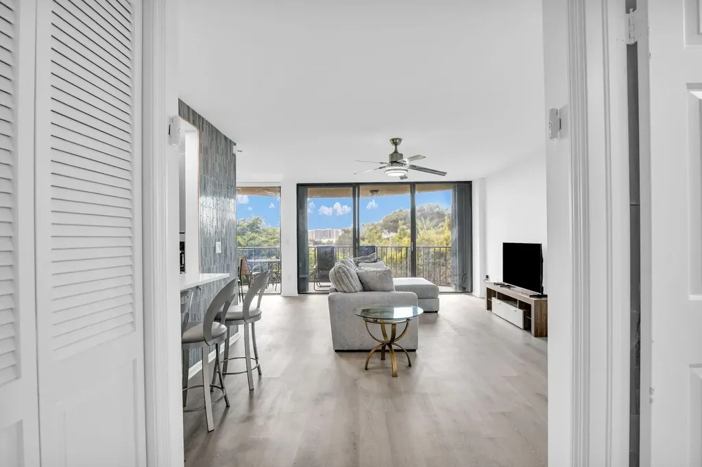 859 Jeffery Street SE Boca Raton FL 33487