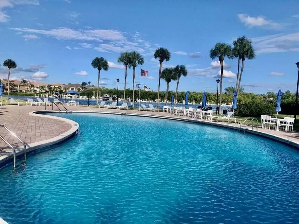 859 Jeffery Street SE Boca Raton FL 33487