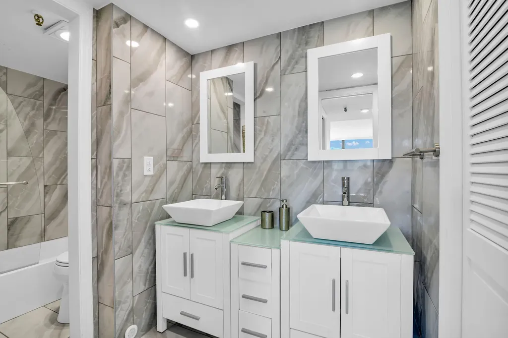 859 Jeffery Street SE Boca Raton FL 33487
