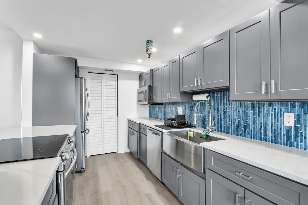 859 Jeffery Street SE Boca Raton FL 33487