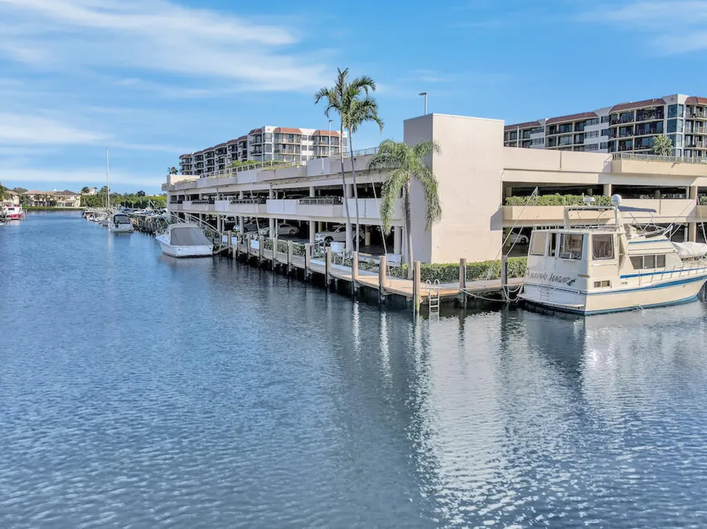 859 Jeffery Street SE Boca Raton FL 33487