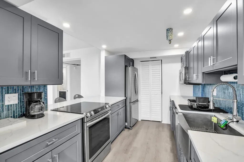 859 Jeffery Street SE Boca Raton FL 33487